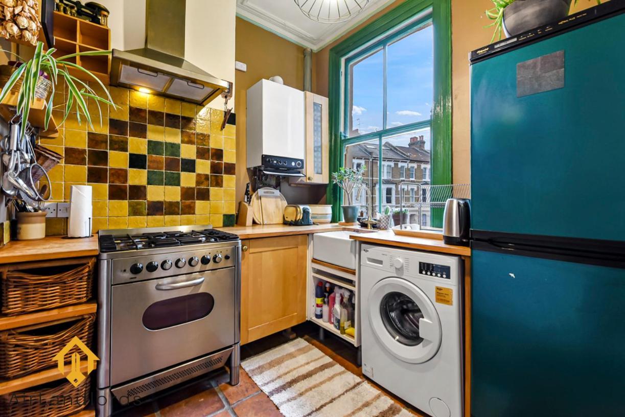 Peaceful 2-Bedroom Flat Near Queens Park Station London Exteriör bild