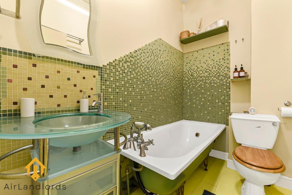 Peaceful 2-Bedroom Flat Near Queens Park Station London Exteriör bild